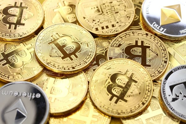Monnaies numériques et cryptomonnaies : L'Évolution financière qui redéfinit le monde moderne