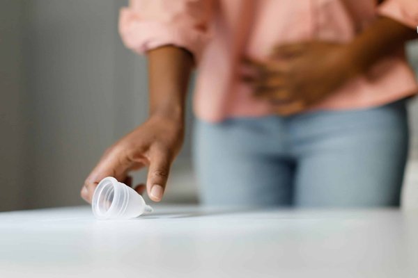 Titre pour l'article connexe : "Monnaies numériques et cryptomonnaies : Révolution économique ou menace financière ?