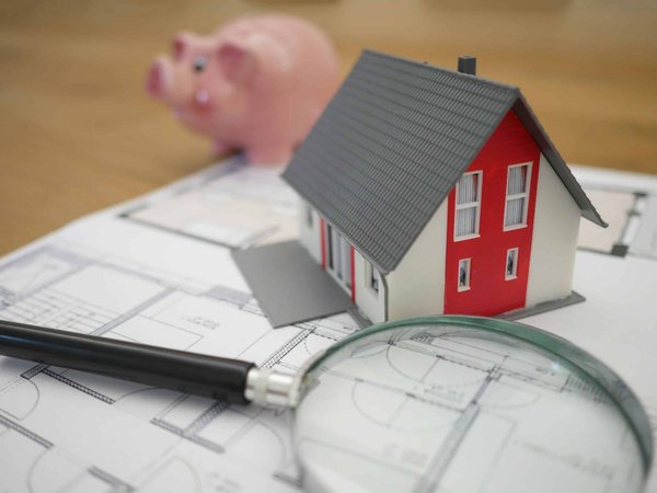 Comment choisir entre taux fixe et taux révisable pour un prêt immobilier ?